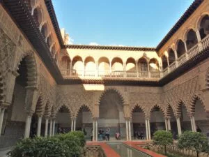 visiter séville avec un guide en français : alcazar et son patio