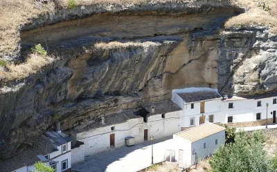 Nature day trips in Andalucia : Setenil de las Bodegas