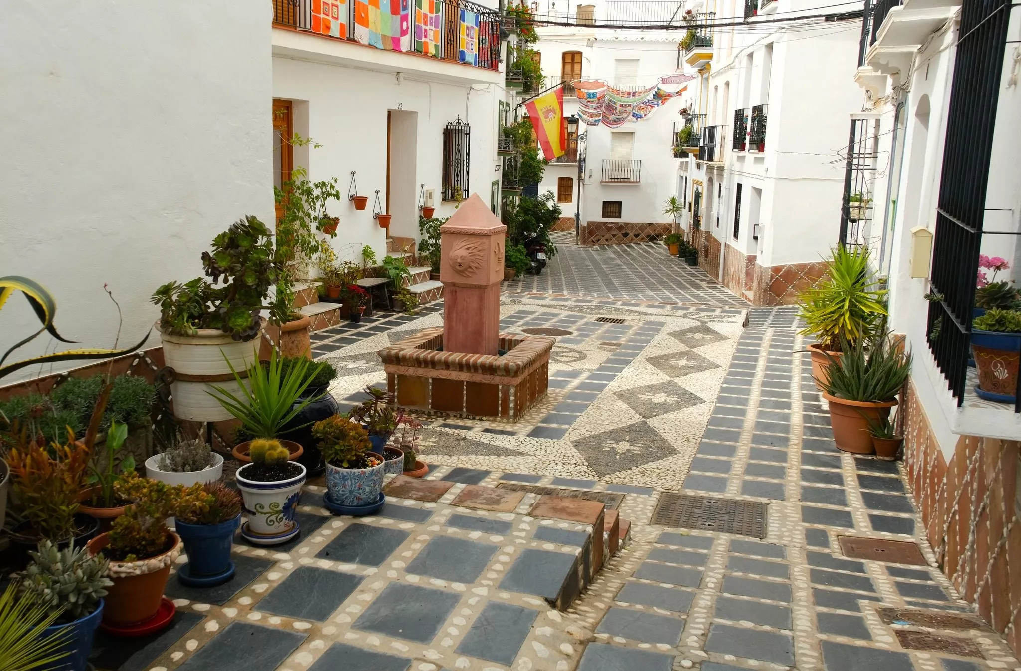 what-to-see-in-competa-a-square-in-the-village