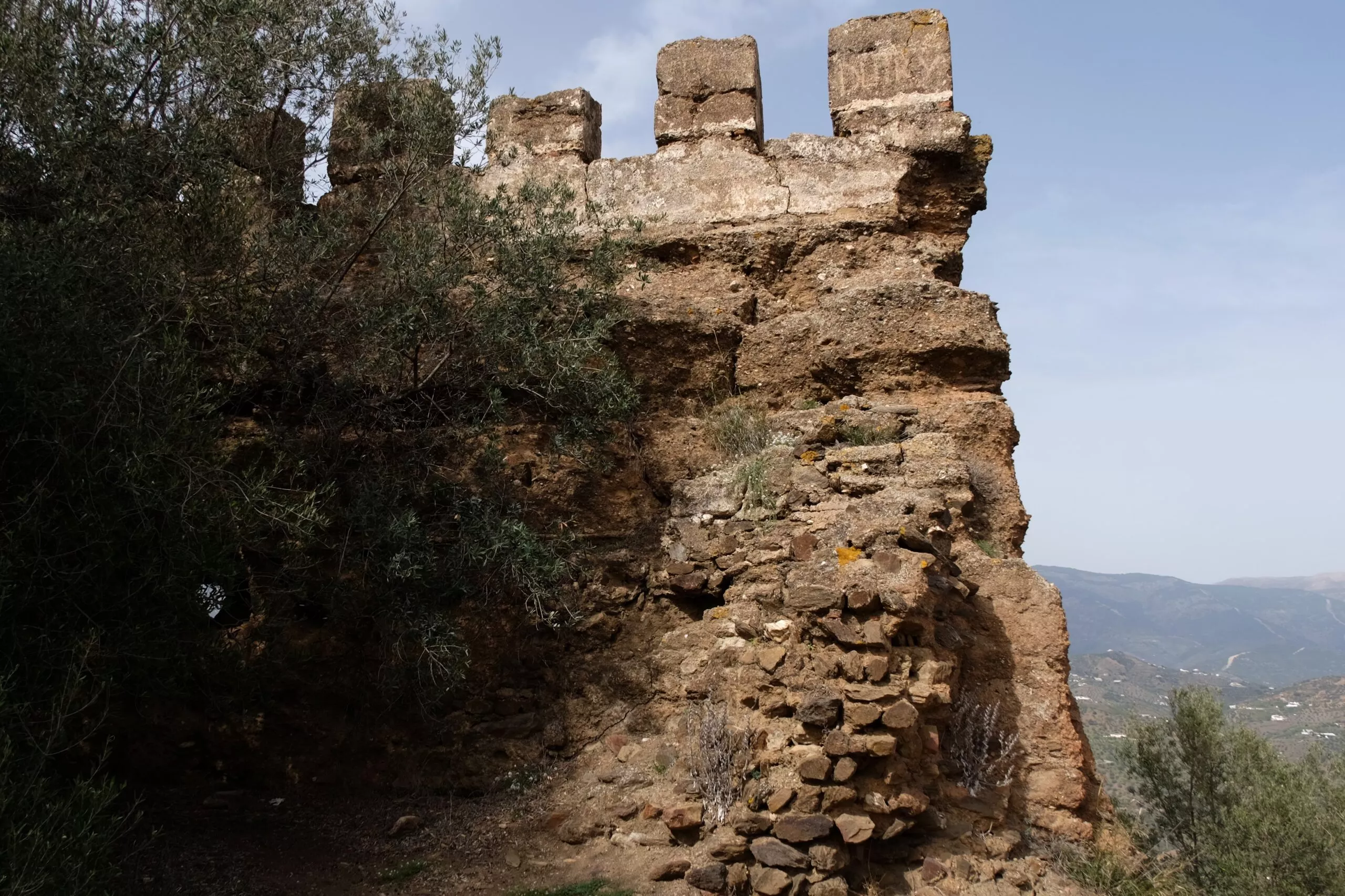 arenas-castillo-de-bentomiz-rastros-de-la-muralla