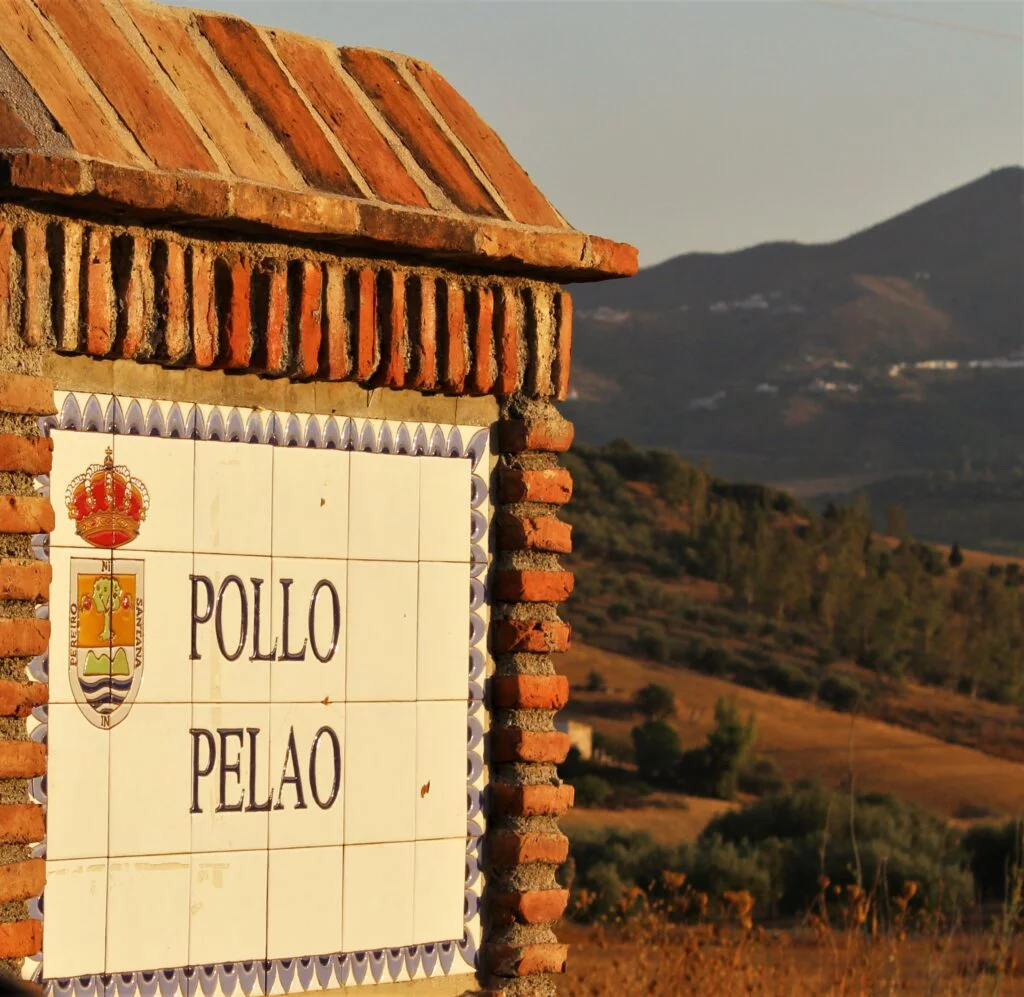 Pueblo de Pollo Pelao en Periana