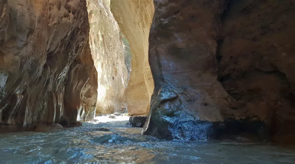 rio chillar hike in water