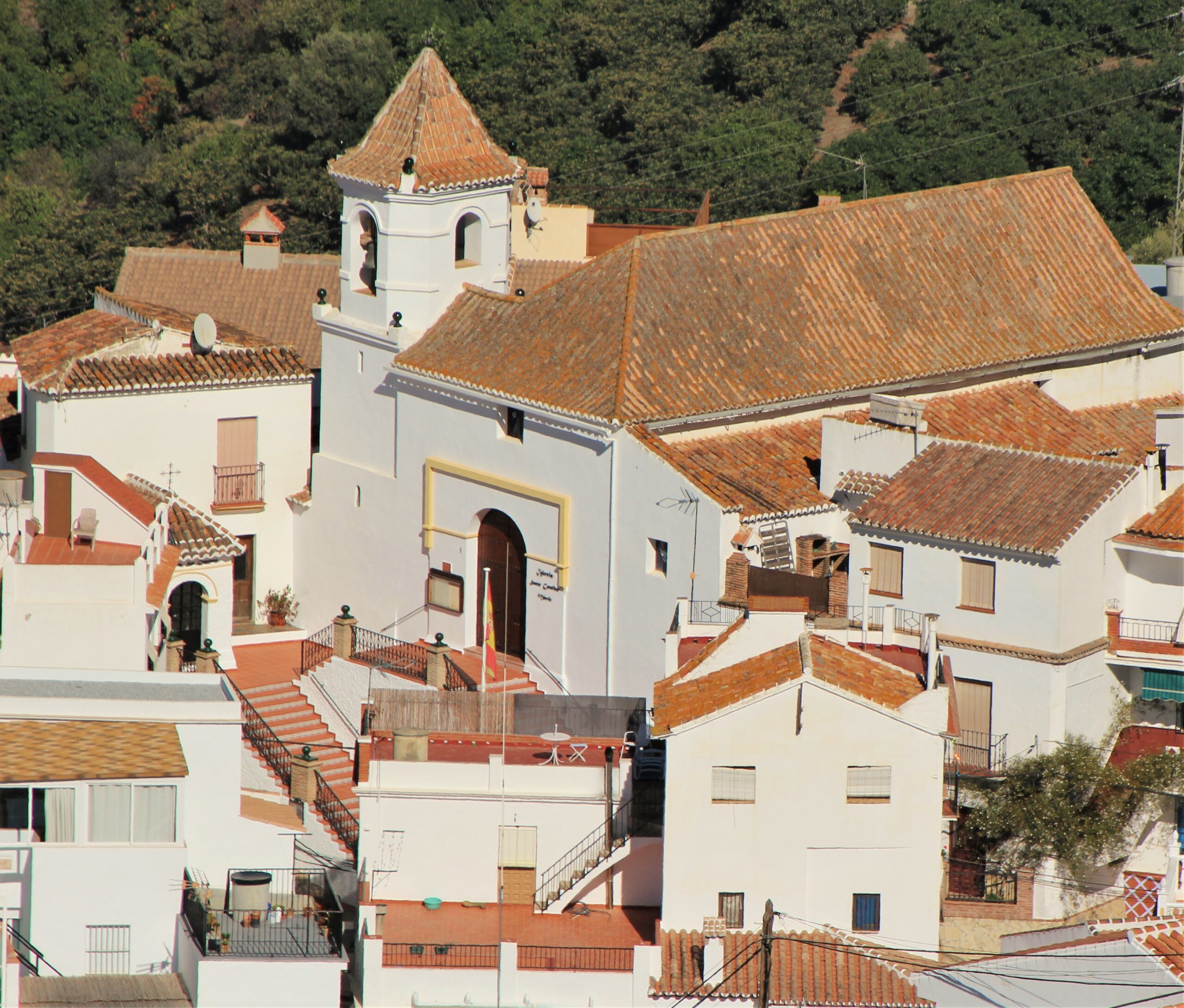 sayalonga que voir : vue sur le village et l'église