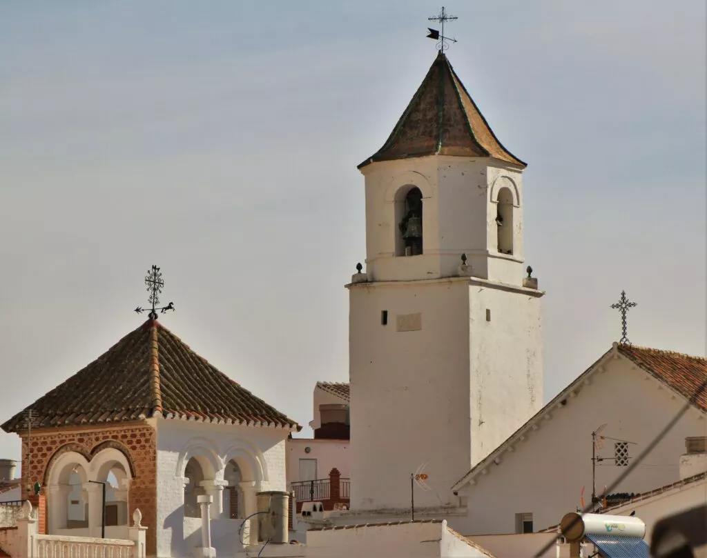 église san andres avec son alminar à Sedella