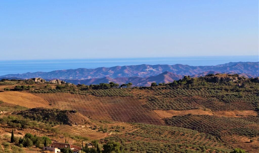 Vista desde una cueva de Periana en Marchamonas