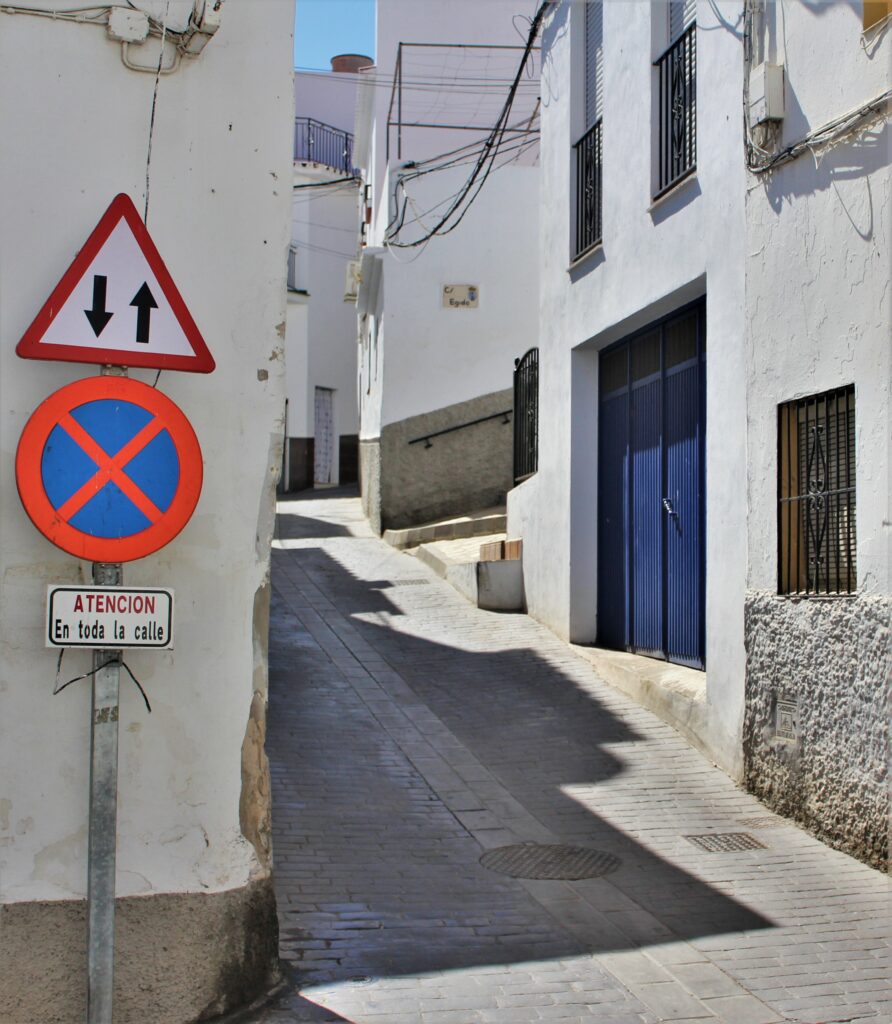 Algarrobo calle estrecha