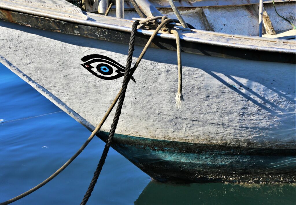 barco de pesca ojo fenicio