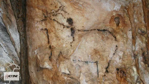 Nerja grotte avec une peinture rupestre