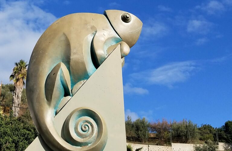totalan estatua camaleon