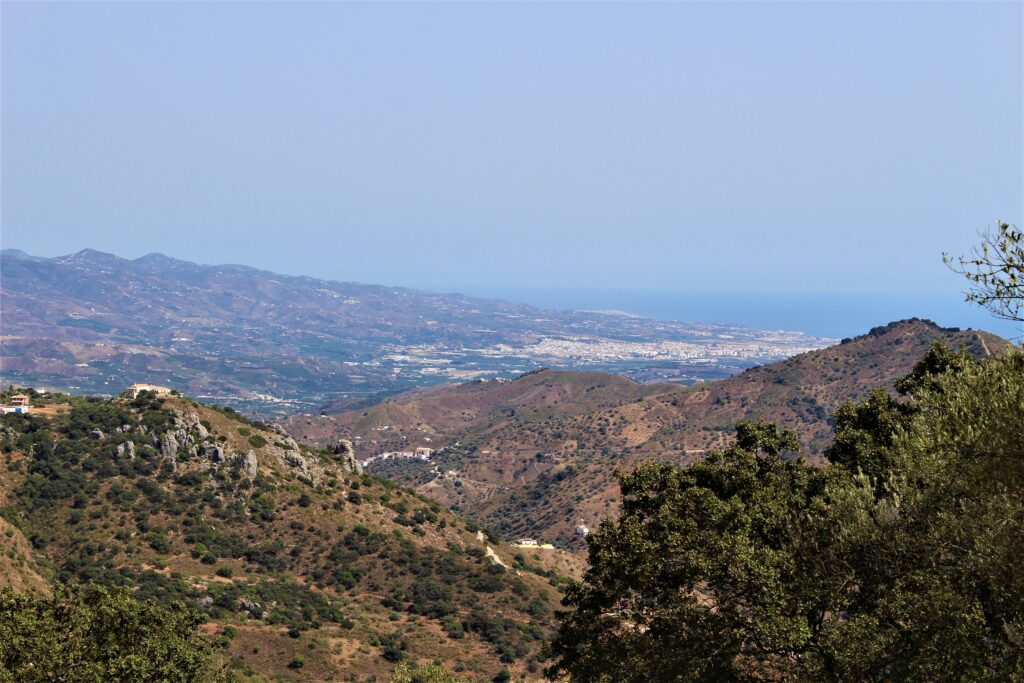 Velez Malaga y el mar desde Mazmullar, Comares lors d'une randonnée à Malaga