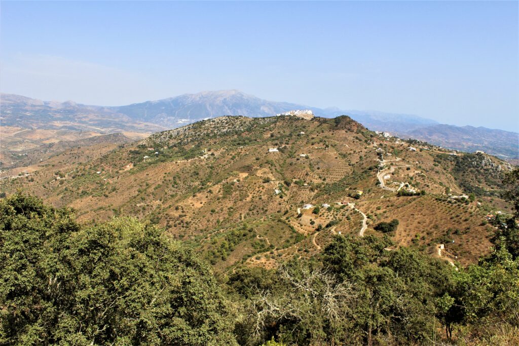 Vista de Comares desde Mazmullar lors d'une randonnée à Malaga