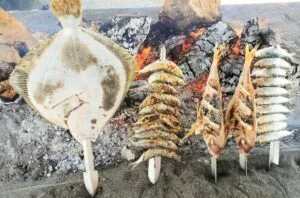 qué hacer en Malaga best things to do in Malaga : espeto de sardinas in El Palo