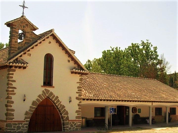 capilla y escuela de la resinera de fornes en Arenas del Rey