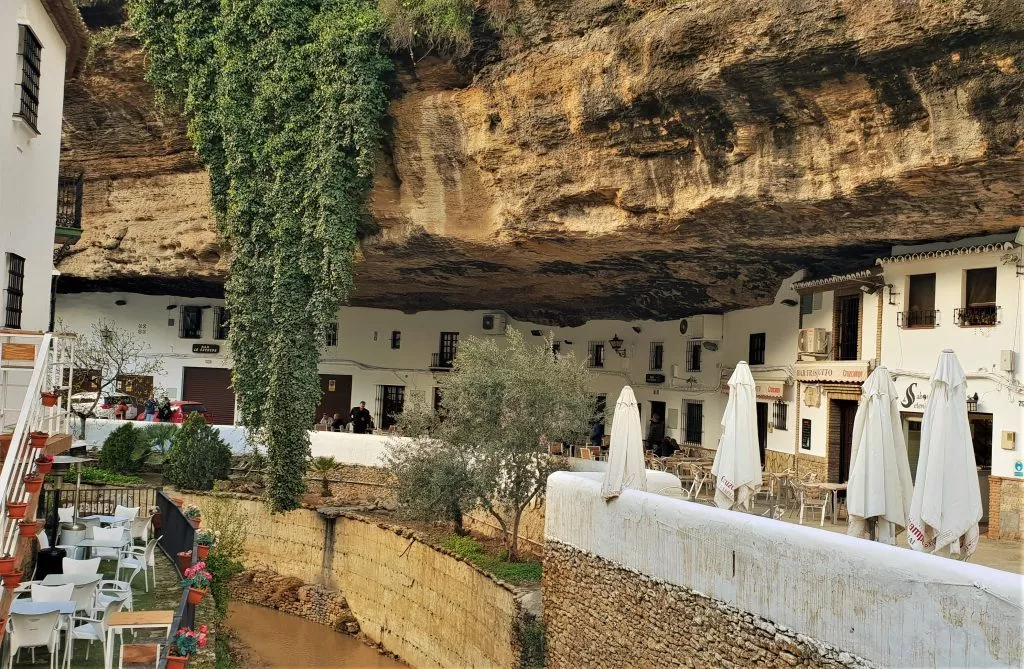 Setenil de las bodegas calle cuevas del sol 2