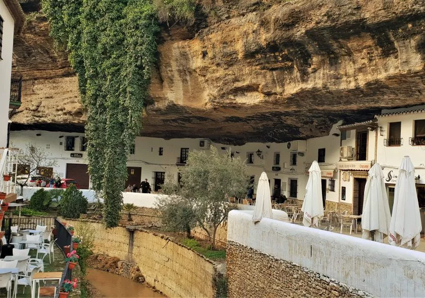 Setenil de las bodegas calle cuevas del sol 2