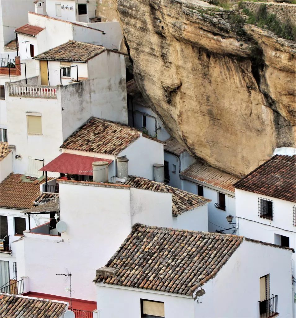 Setenil de las bodegas casas y roca