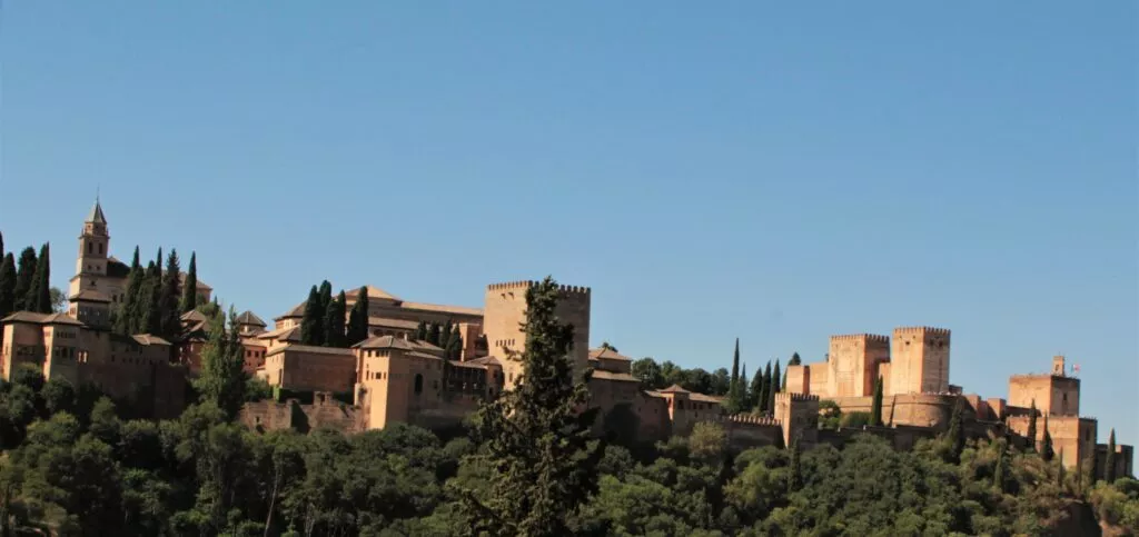 sacromonte-granada-mirador-abadia-sobre-alhambra
