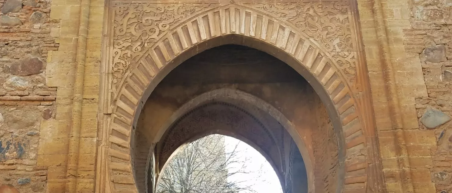 visit-granada-alhambra-door