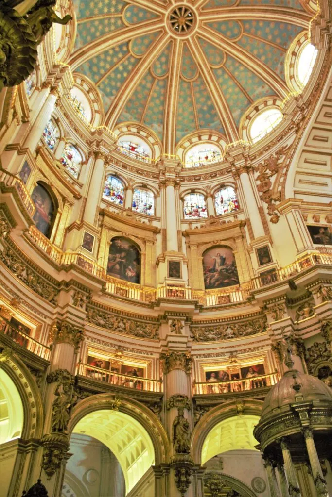 visit-granada-cathedral-with-its-ceiling