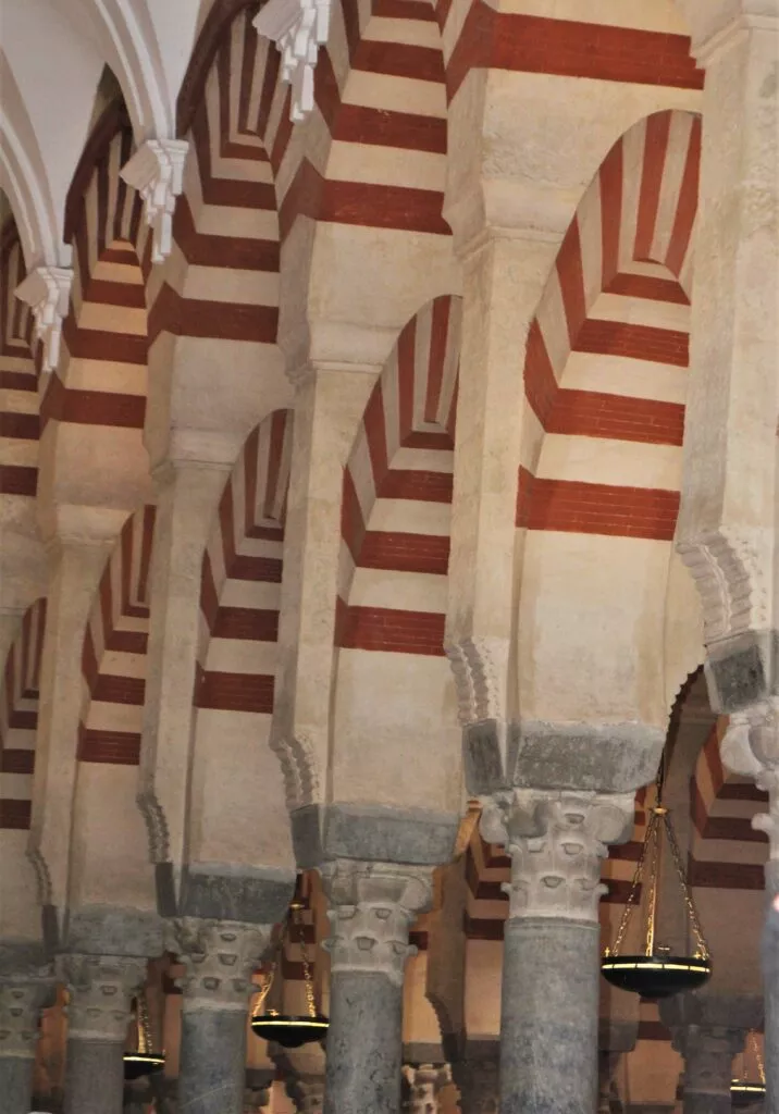 visit-cordoba-columns-in-mezquita-cordoba