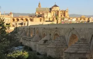 visit-cordoba-roman-bridge-with-the-mosque