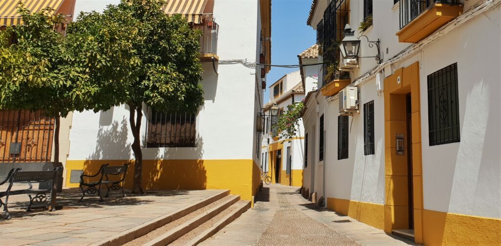 visit-cordoba-tipical-street