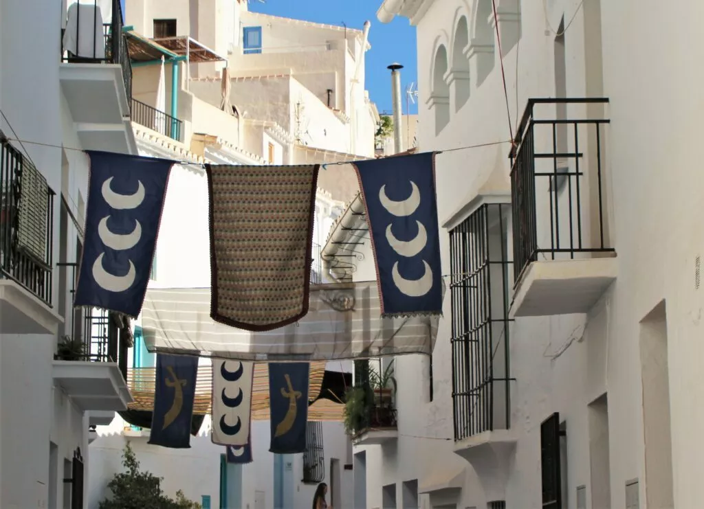 festival-3-cultures-in-Frigiliana-in-tipical-street
