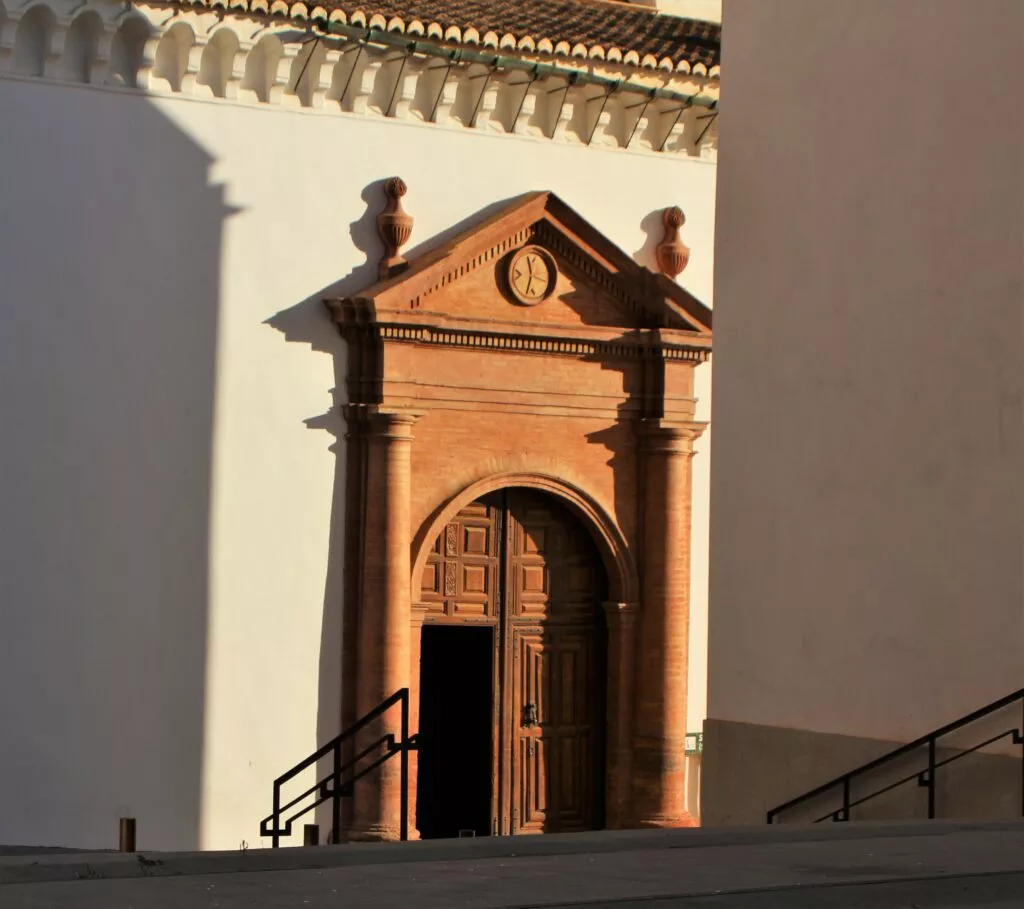 velez-malaga-cosas-que-ver-puerta-iglesia-juan-batista