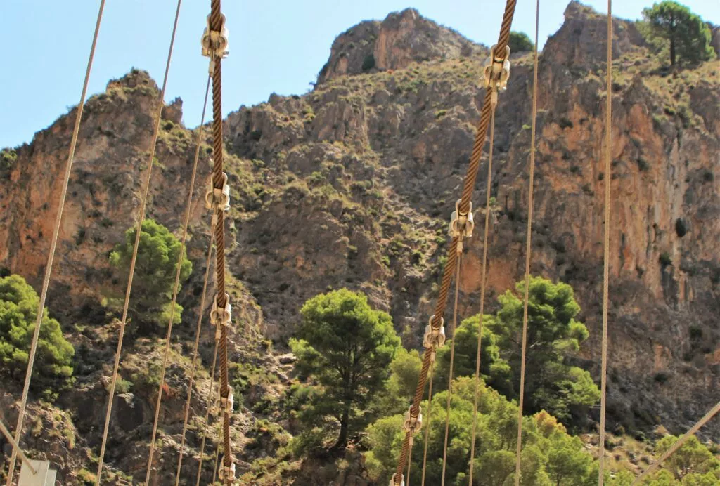 hanging-bridge-el-saltillo-canillas-aceituno