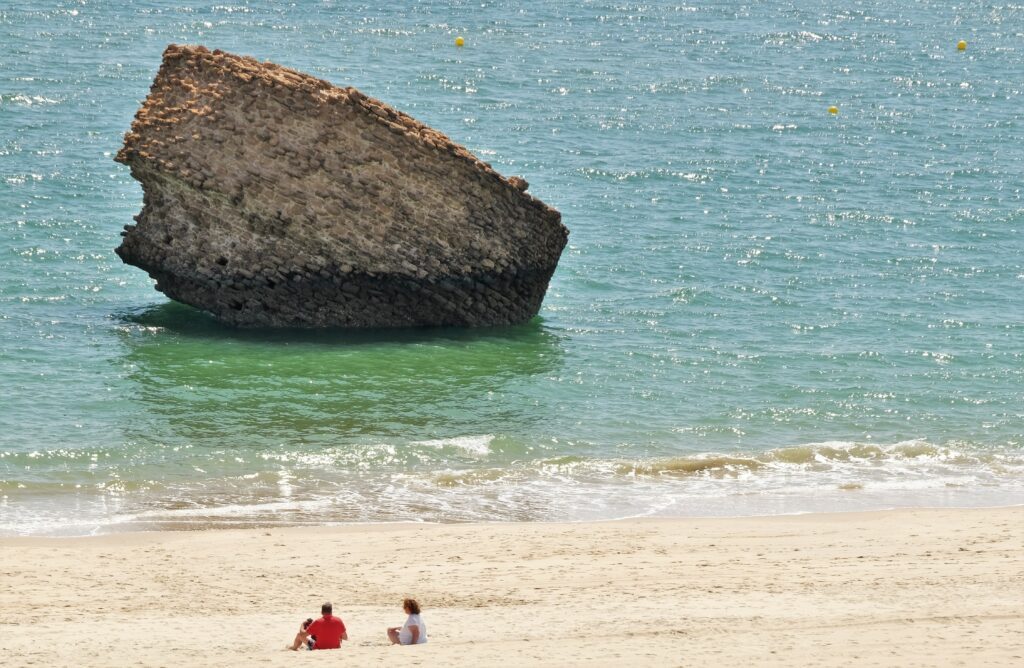 playa de matalascañas y torre de la hoguera