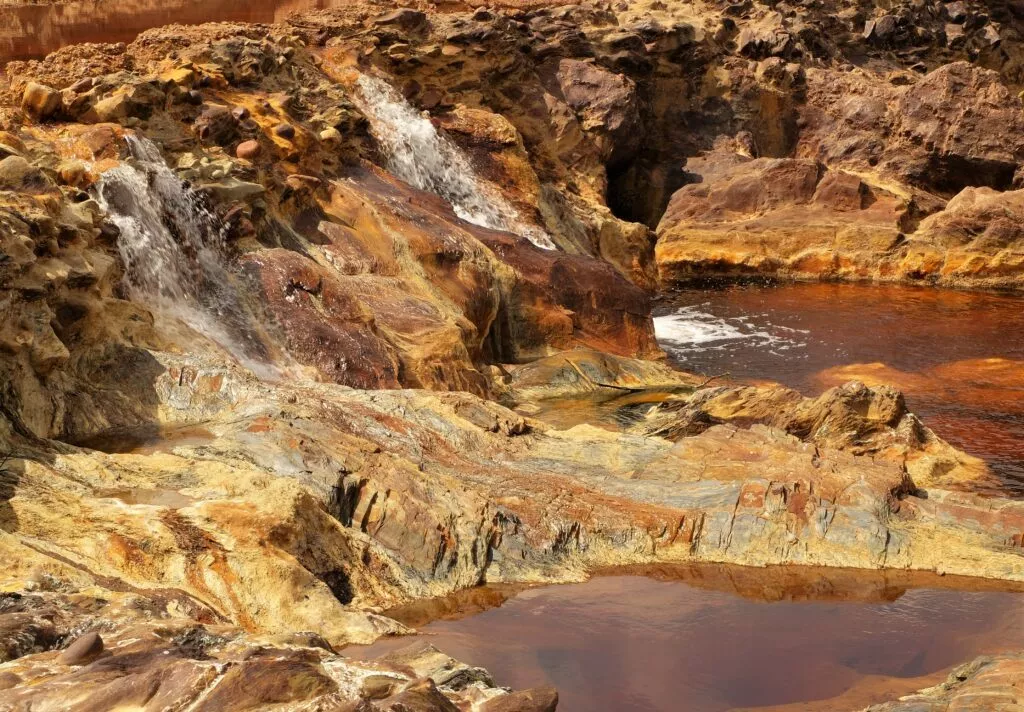 rio tinto eaux rouges fleuve