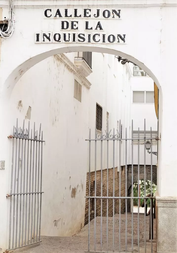 unusual-seville-alley-of-the-inquisition-callejon-de-la-inquisicion