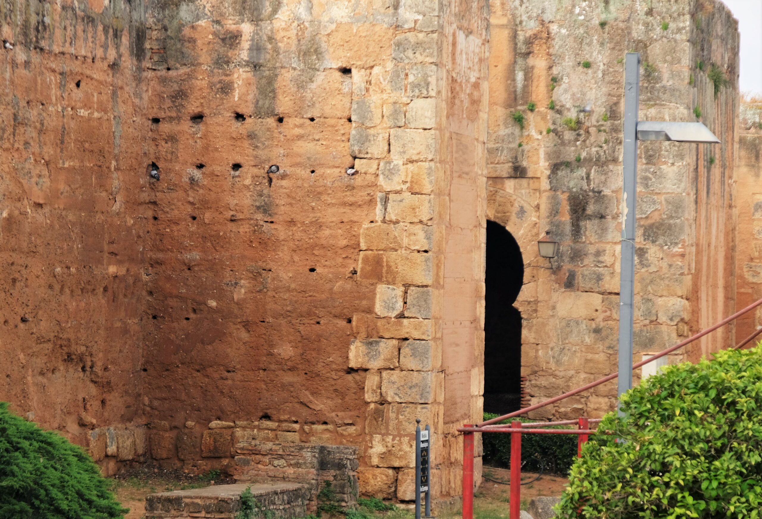 Niebla que voir dans cette merveille cachée derrière sa muraille