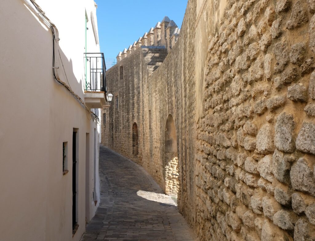 vejer-de-la-frontera-old-jewish-quarter-with-wall