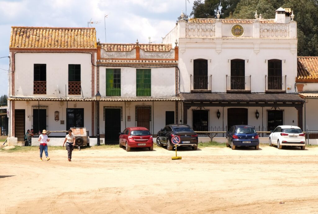 El Rocio vedere le facciate delle case in questo scenario western
