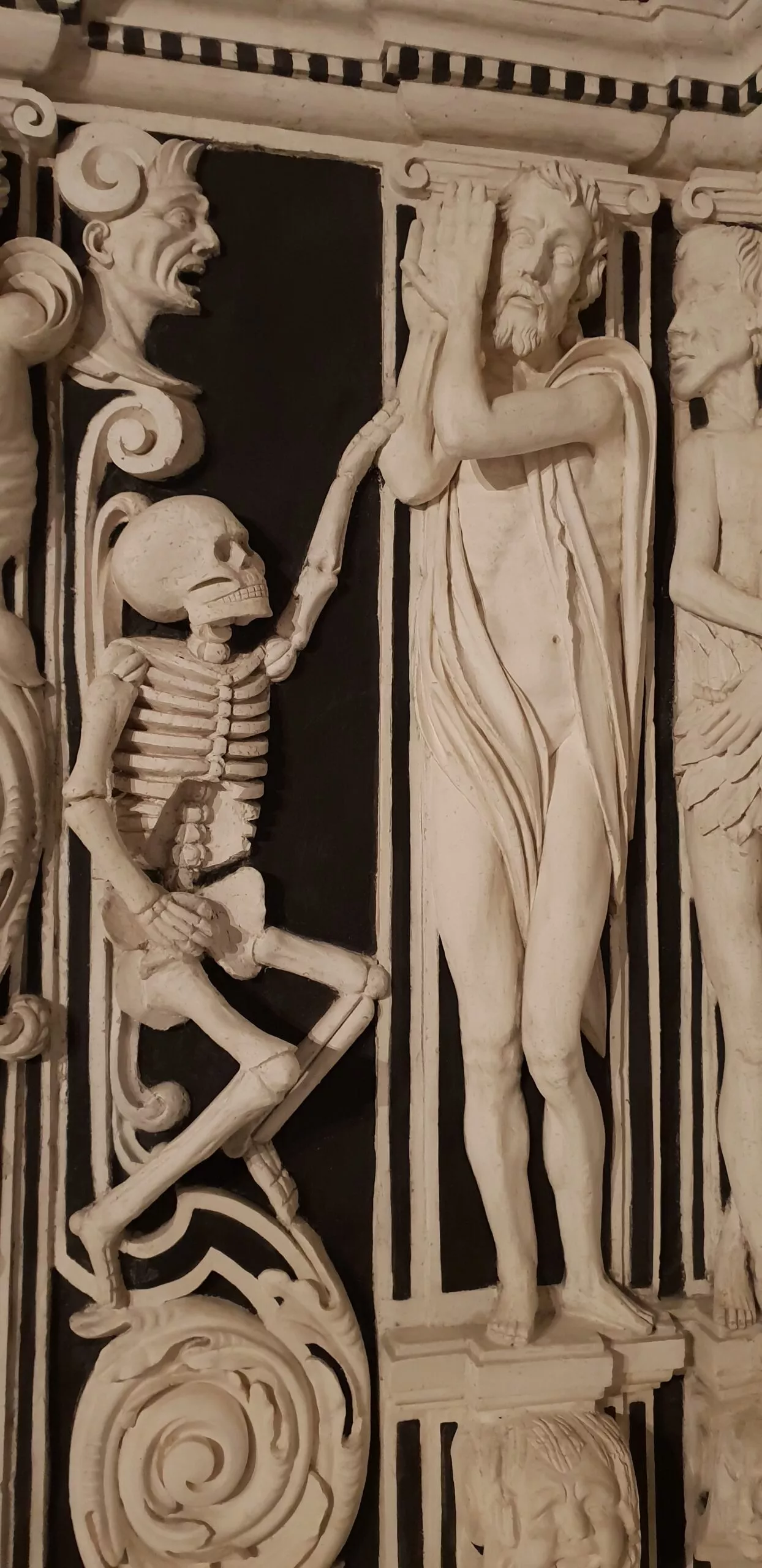 malaga-curiosidades-cripta-iglesia-de-la-victoria