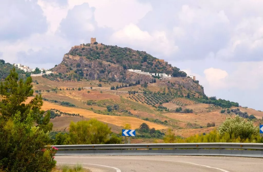 zahara-de-la-sierra-tour-see-visit-view-on-village-from-road