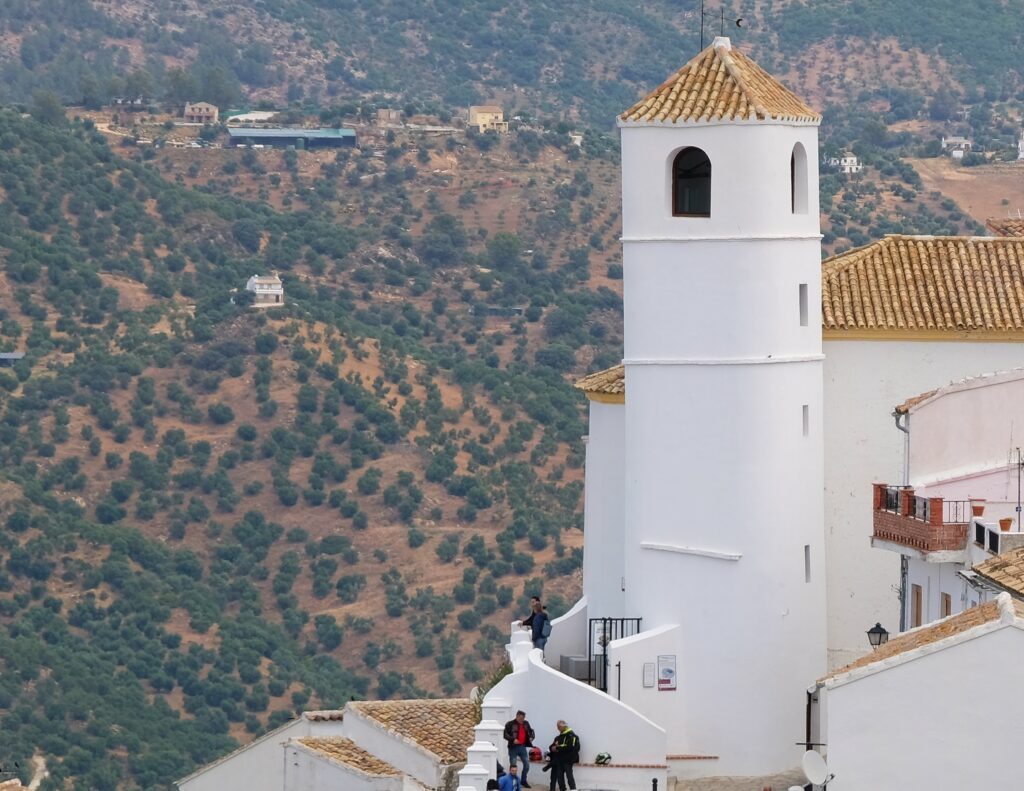 zahara-de-la-sierra-voir-torre-del-reloj-tour-de-horloge