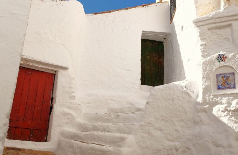 salares-see-typical-white-old-houses