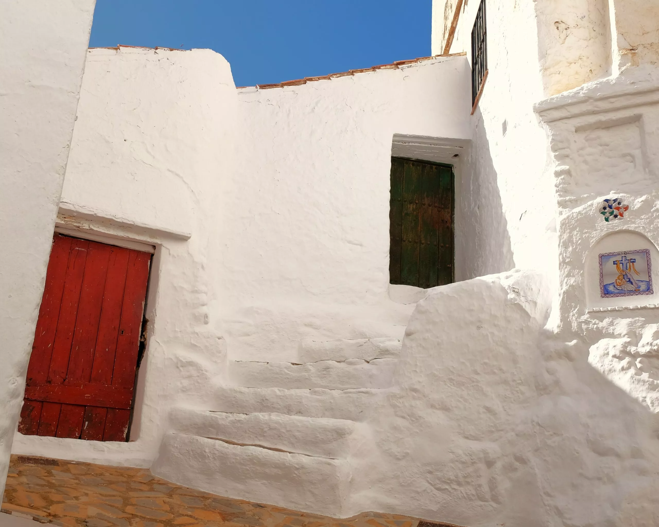 salares-see-typical-white-old-houses