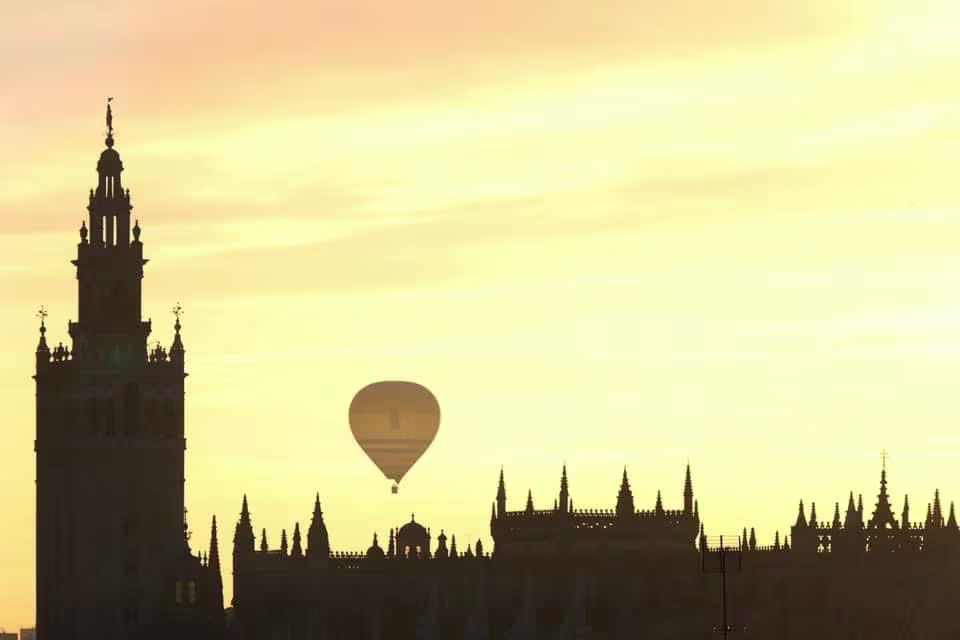 seville activites et loisirs vol en mongolfiere au dessus de seville