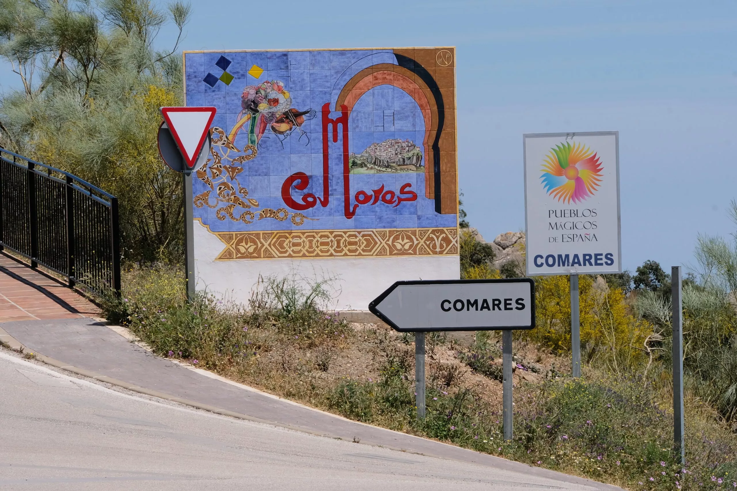 comares-que-ver-entrada-del-pueblo