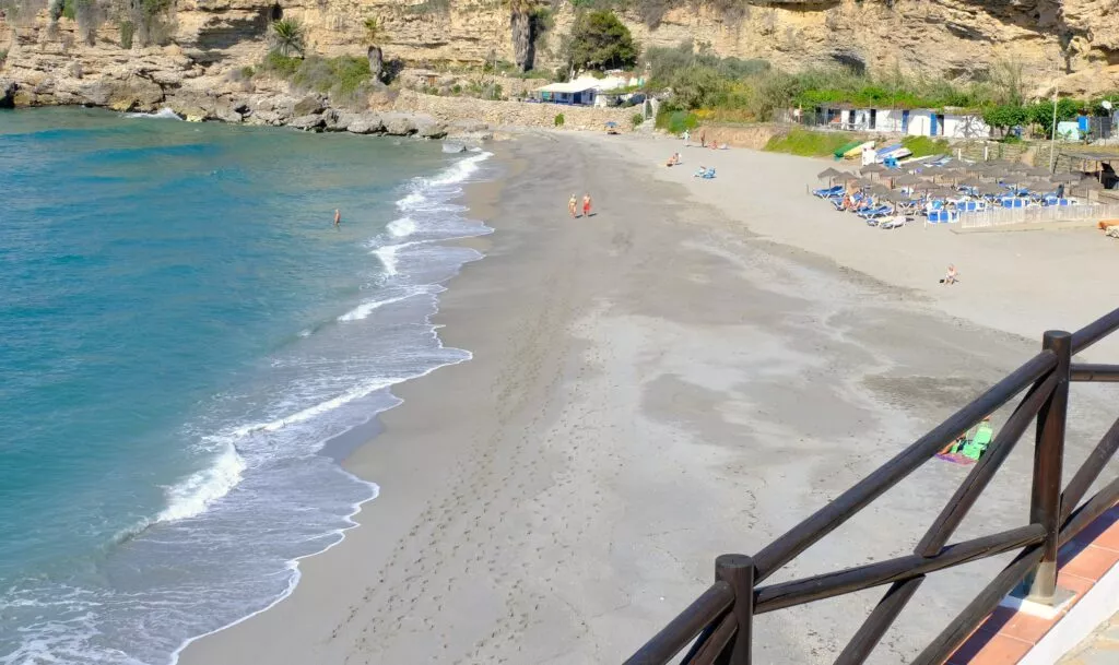 nerja cosa vedere spiaggia del salon