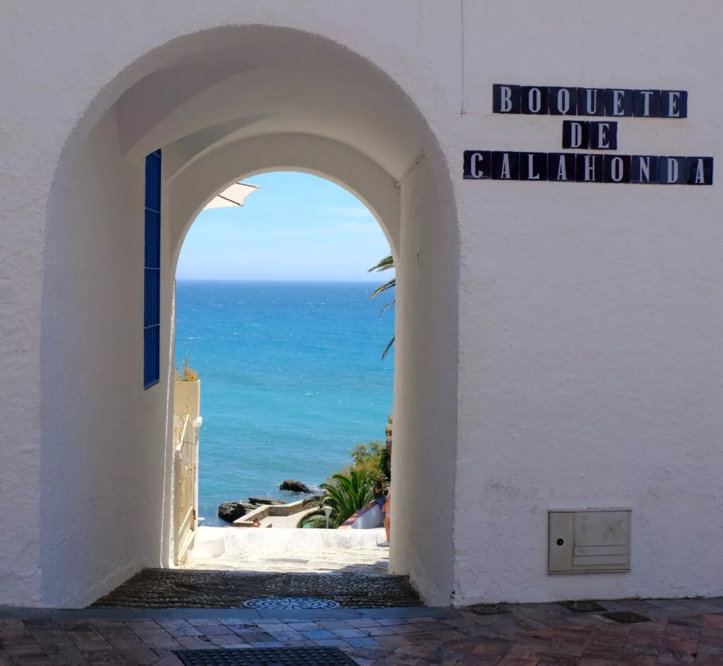 nerja que visitar boquete de calahonda par ir a la playa de calahonda