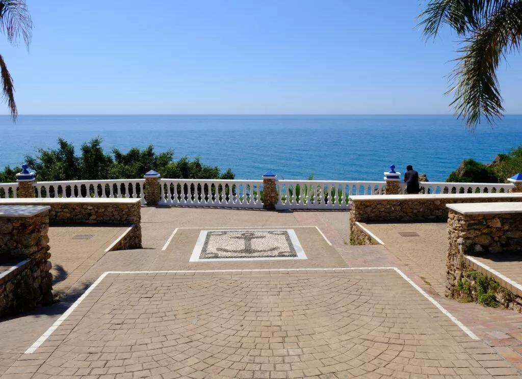 visiter nerja et voir le mirador del bendito calle carabeo