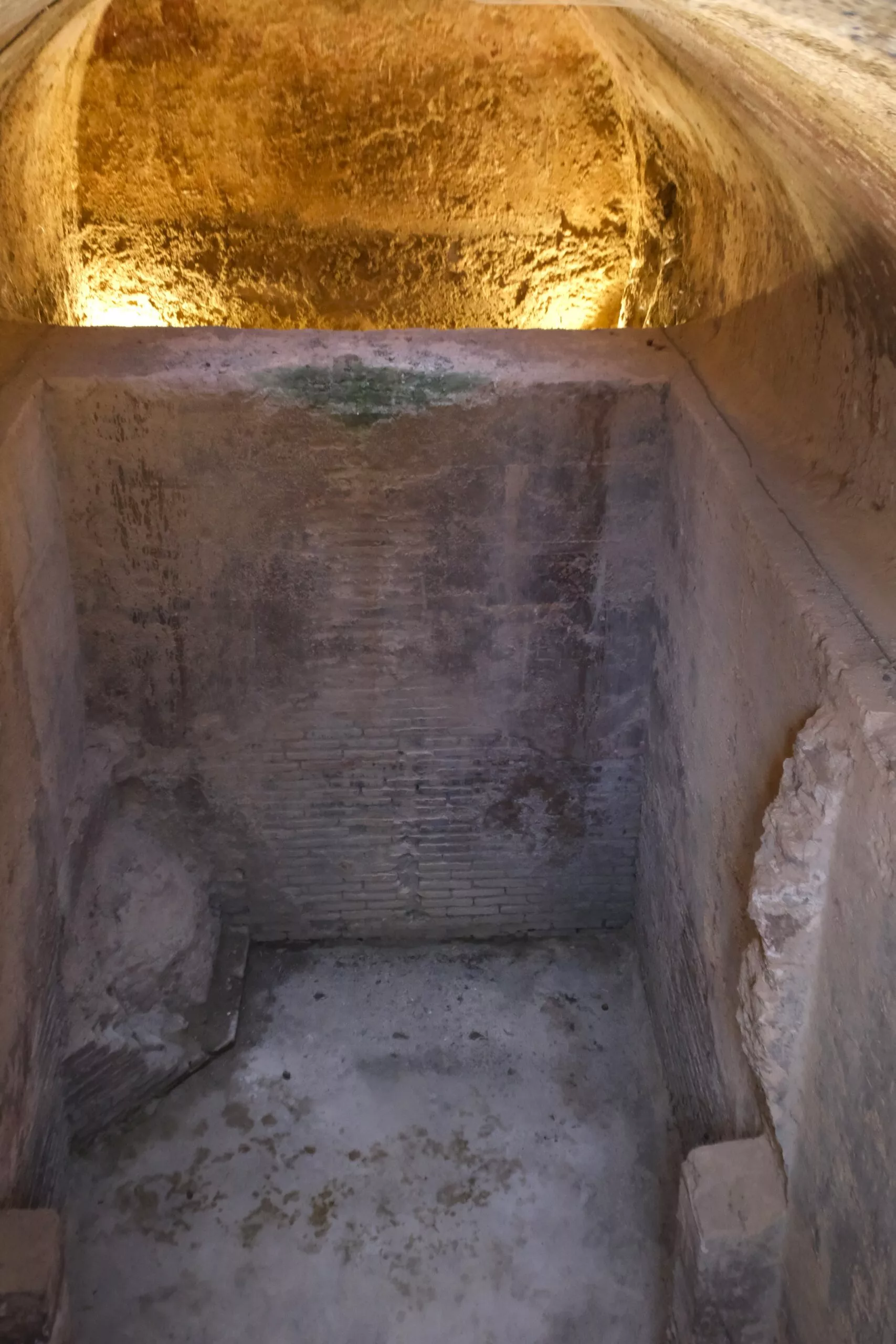 what-to-see-in-comares-the-aljibe-water-tank-in-cemetery