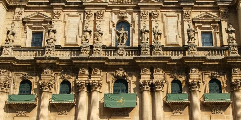 jaen que ver la catedral con sus balcones