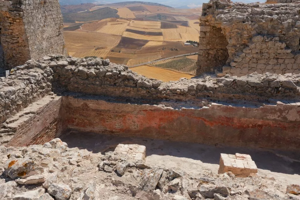 jornadas escocesas de teba castilla de la estrella un aljibe al primer plano