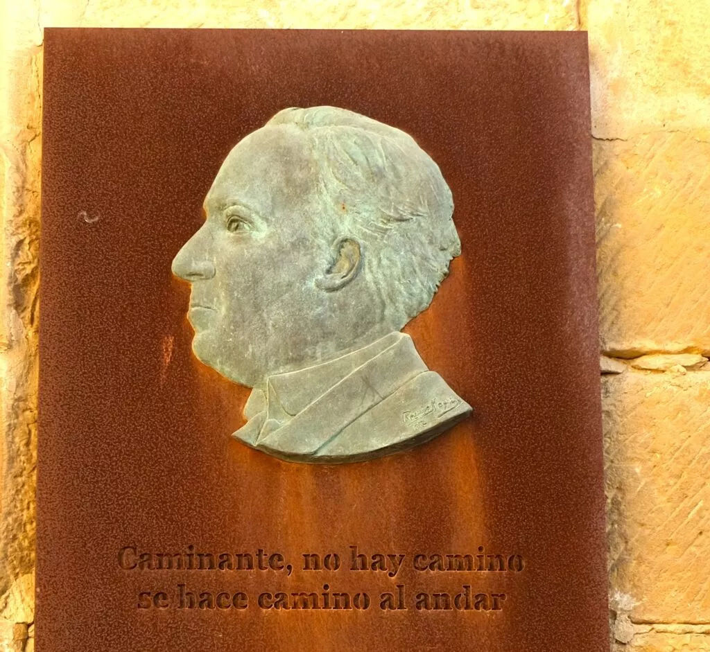 baeza que ver y visitar retrato de antonio machado fachada antigua universidad