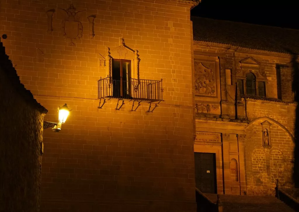 baeza what to see by night